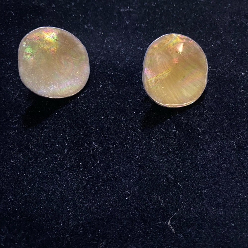 Chico’s Round yellow seashell earrings